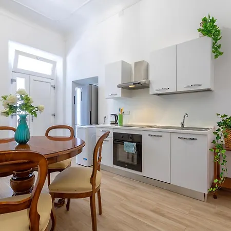Itadhome - House - Modern In Center * 사사리