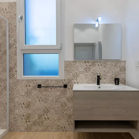 아파트 Itadhome - House - Modern In Center 사사리