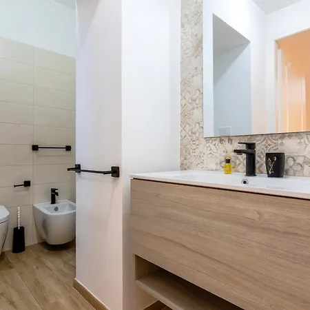Itadhome - House - Modern In Center 아파트