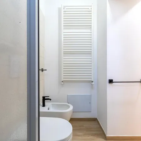 Itadhome - House - Modern In Center 아파트 *